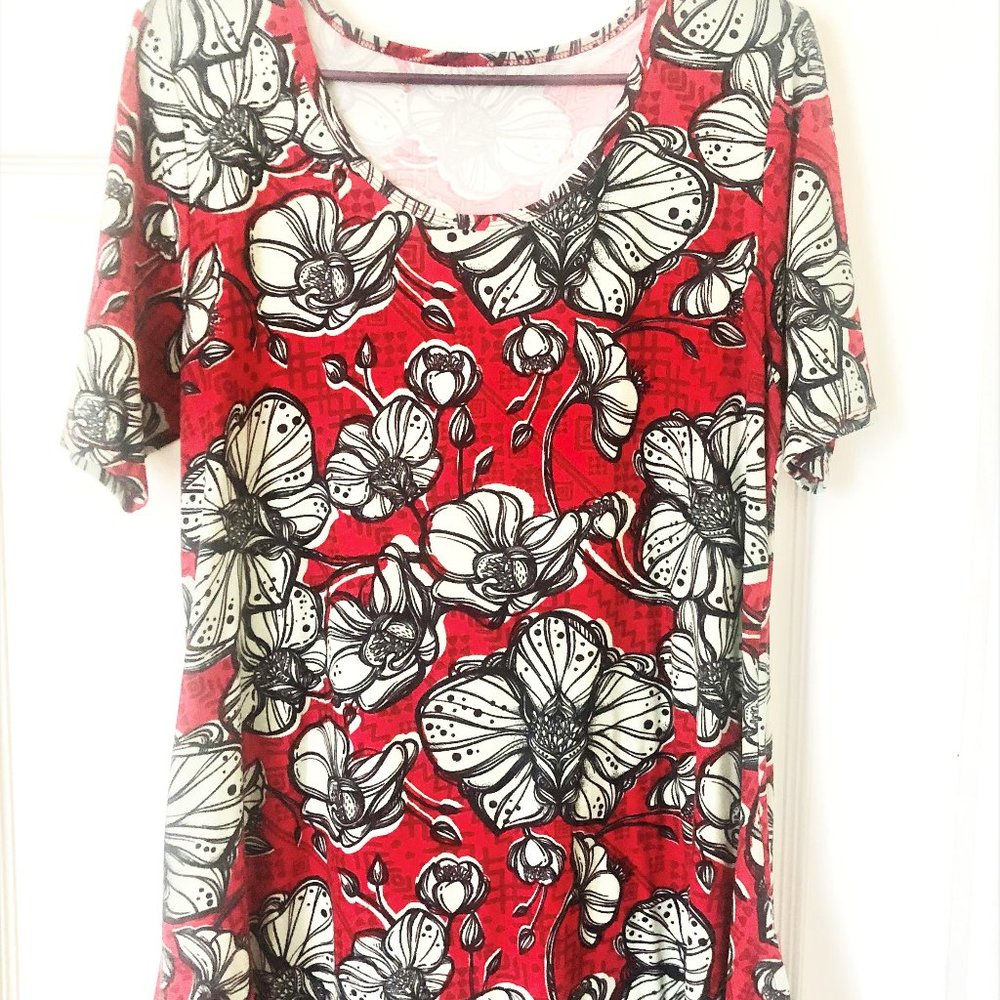 Lulu Roe flower top